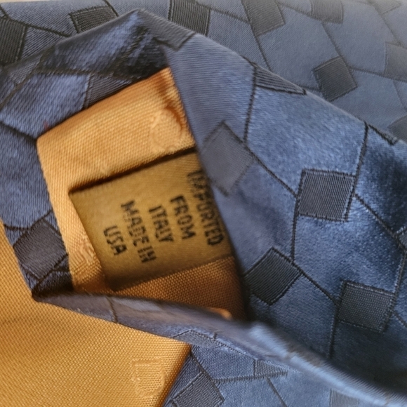 Donna Karan New York Navy Blue Square Pattern Italian Silk Tie - Picture 6 of 6